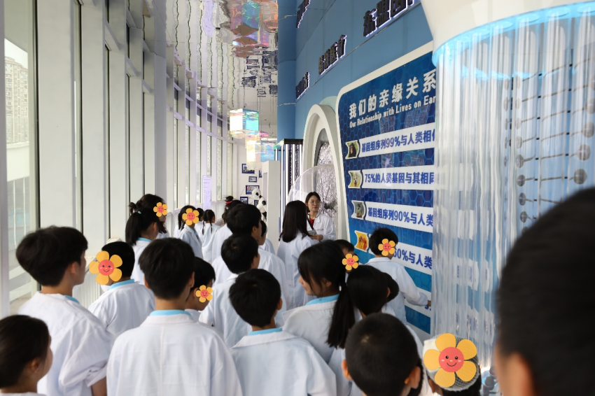 艾滋病儿童3.png