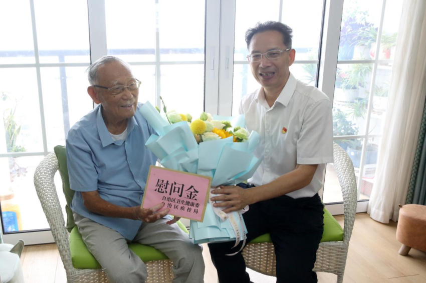 走访慰问2.png