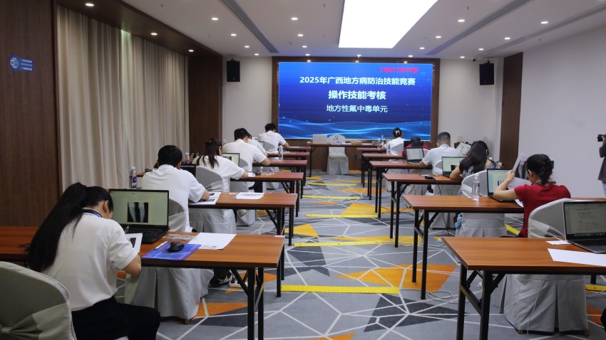 选手进行操作技能考核-压缩.jpg