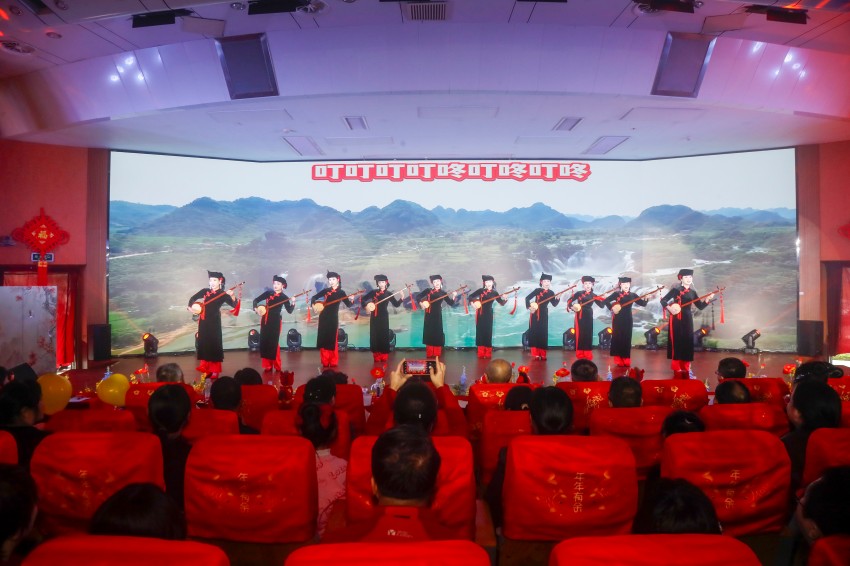 天琴弹唱《国门疾控唱共赢》--崇左市疾控中心.jpg
